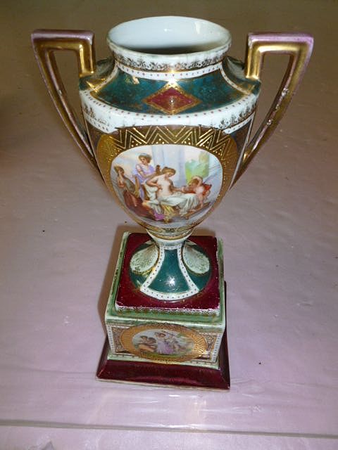 Superb "Christina Kauffman" Austria Urn Superb "Christina Kauffman" Austria Urn