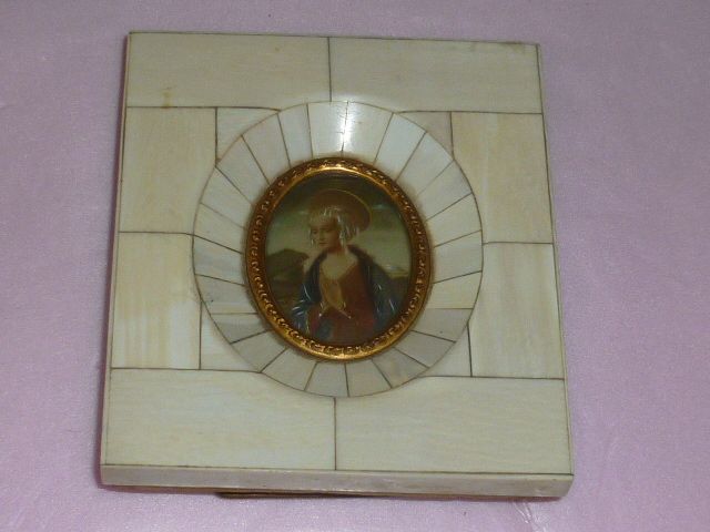 Framed Religious Picture of Mary with Large Halo Framed Religious Picture of Mary with Large Halo