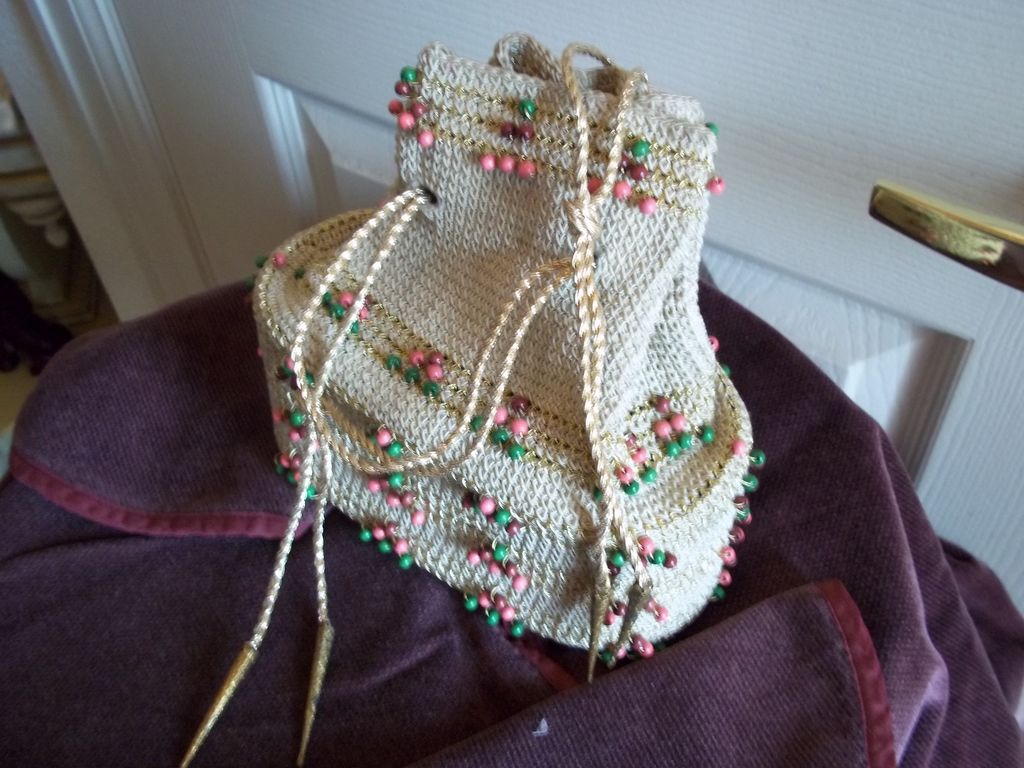 1940's Beaded Crochet String Draw Purse 1940's Beaded Crochet String Draw Purse