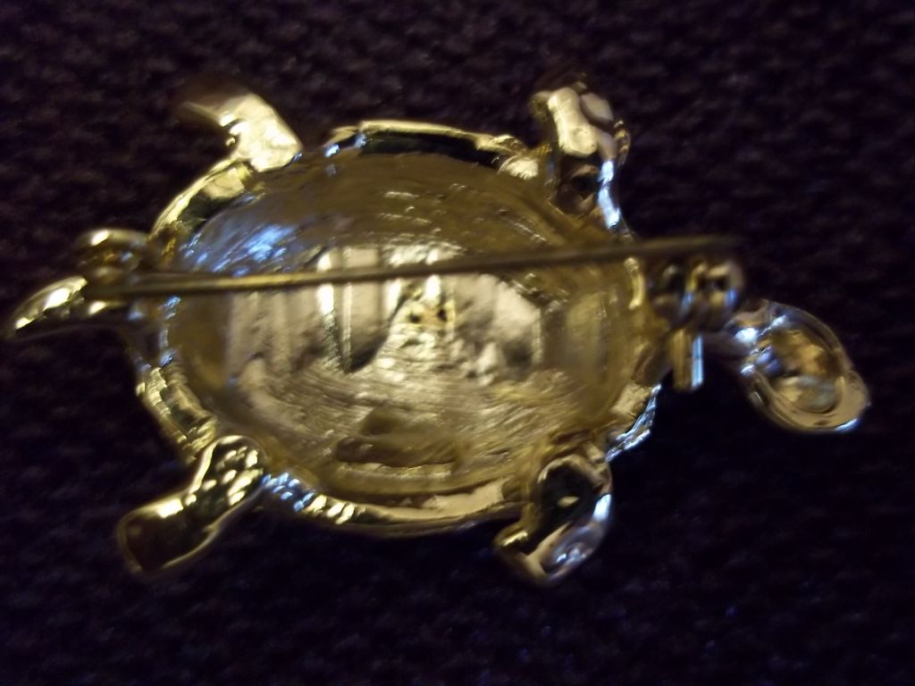 Amazingly Cute Gold Tone Turtle Pin Amazingly Cute Gold Tone Turtle Pin