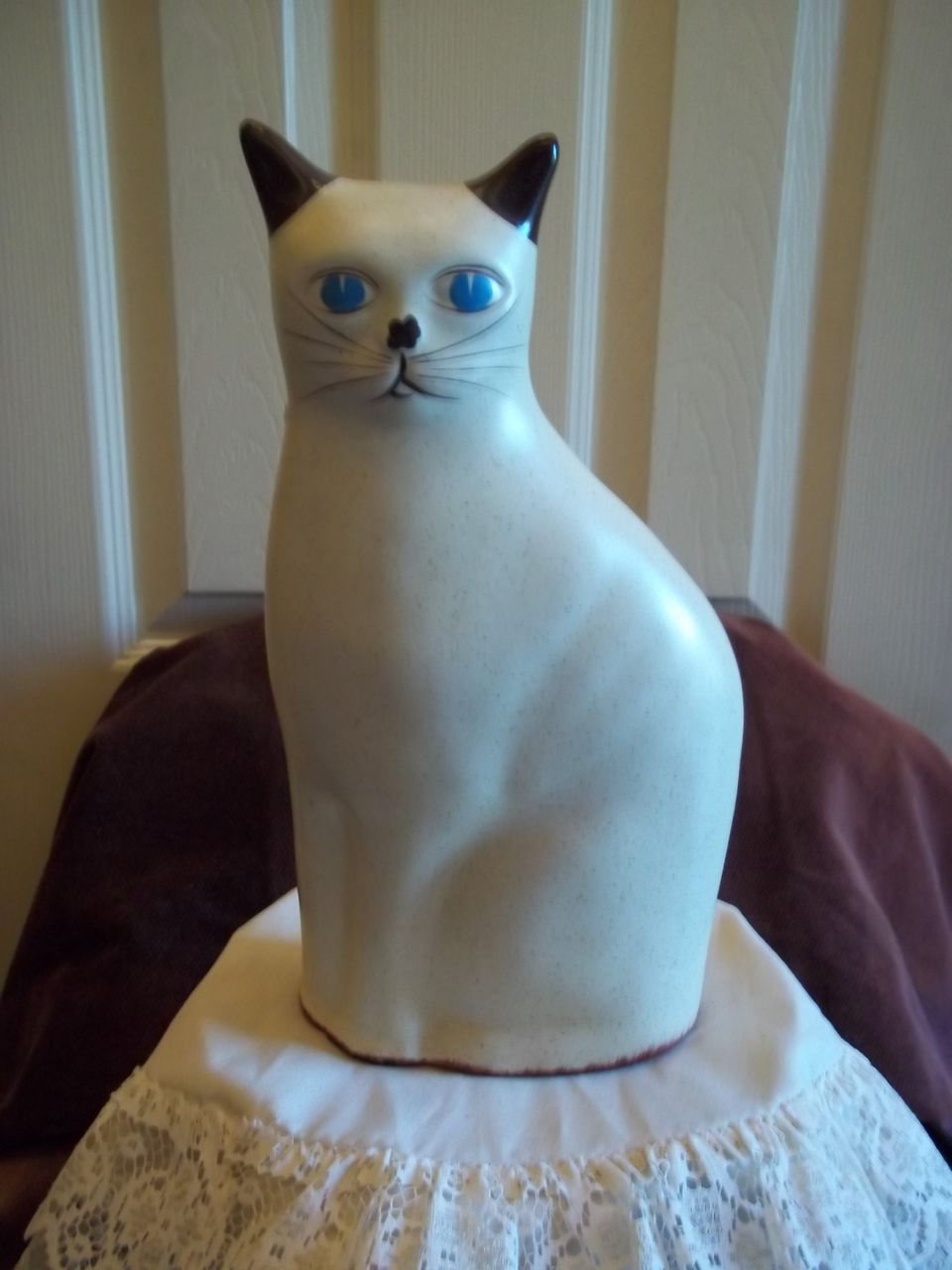 Flambro Porcelain Countryside Collection Cat Figurine Flambro Porcelain Countryside Collection Cat Figurine