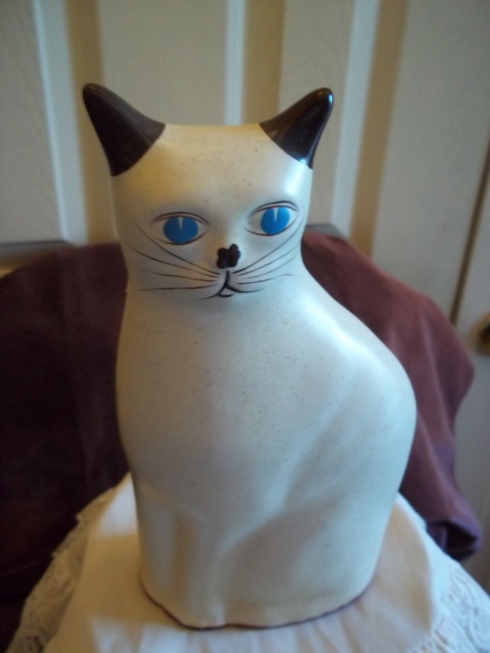 Flambro Porcelain Countryside Collection Cat Figurine Flambro Porcelain Countryside Collection Cat Figurine