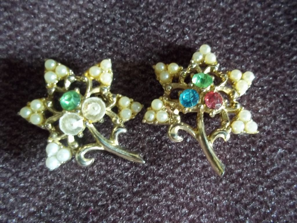 Matching Gold Tone Leaves Faux Pearl and Multi-Color Crystal Pins Matching Gold Tone Leaves Faux Pearl and Multi-Color Crystal Pins
