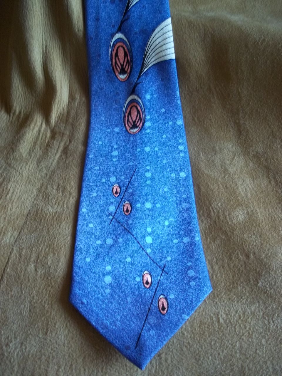 Light Blue w/ Art Deco Style Pattern Vintage Tie Light Blue w/ Art Deco Style Pattern Vintage Tie