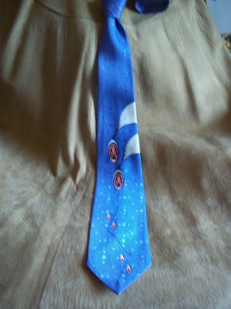 Light Blue w/ Art Deco Style Pattern Vintage Tie Light Blue w/ Art Deco Style Pattern Vintage Tie