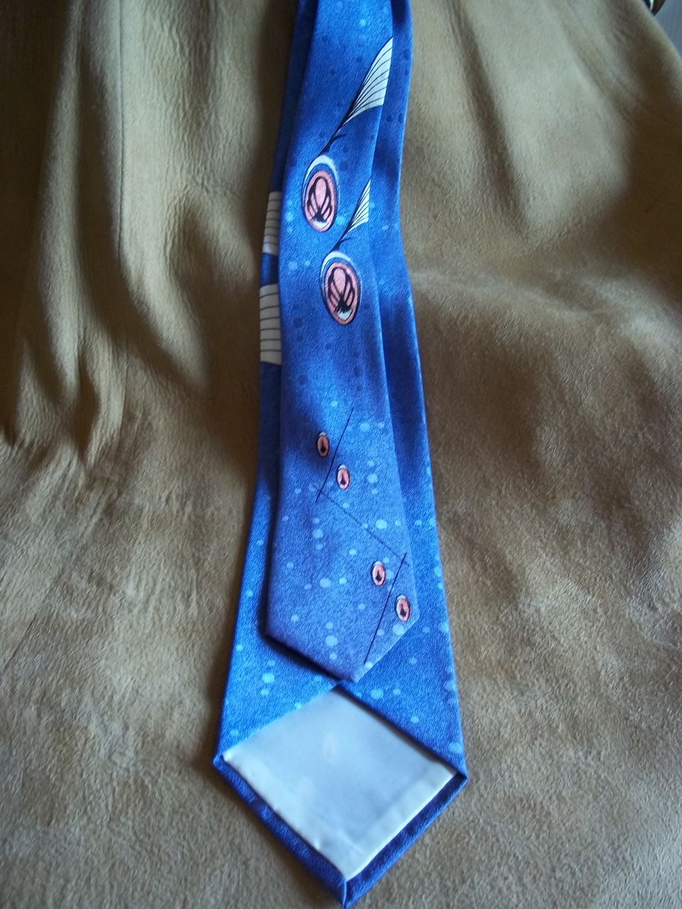 Light Blue w/ Art Deco Style Pattern Vintage Tie Light Blue w/ Art Deco Style Pattern Vintage Tie