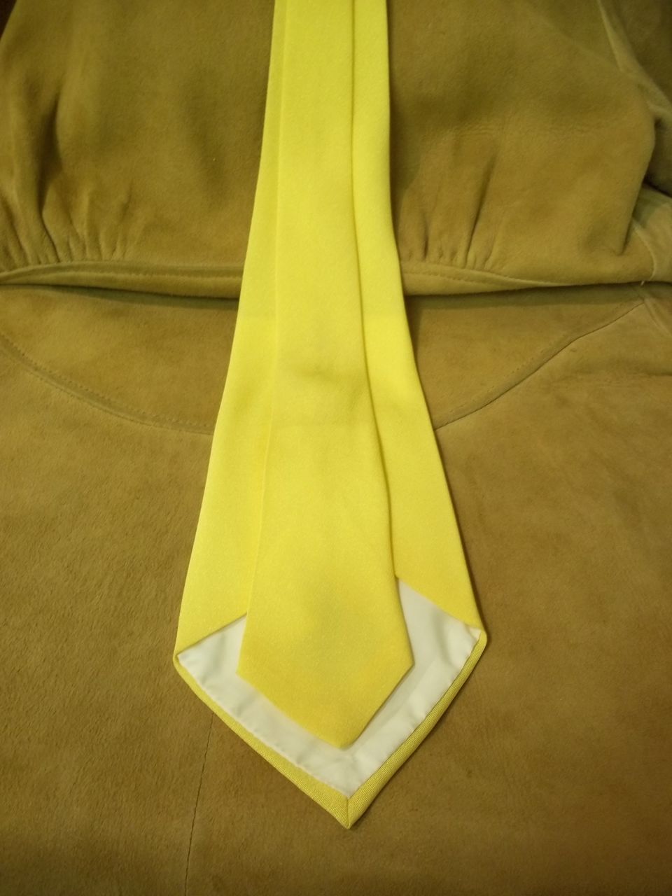 Windsor Yellow Hand Painted Western Tie w/ Horse Head Windsor Yellow Hand Painted Western Tie w/ Horse Head