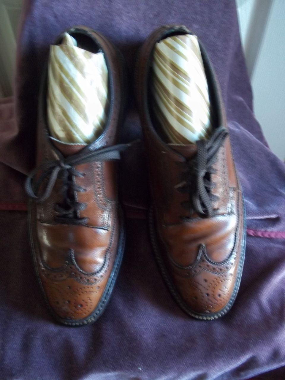1970's Floresheim Imperial Brown Wing Tip Open Throat Oxfords 1970's Floresheim Imperial Brown Wing Tip Open Throat Oxfords