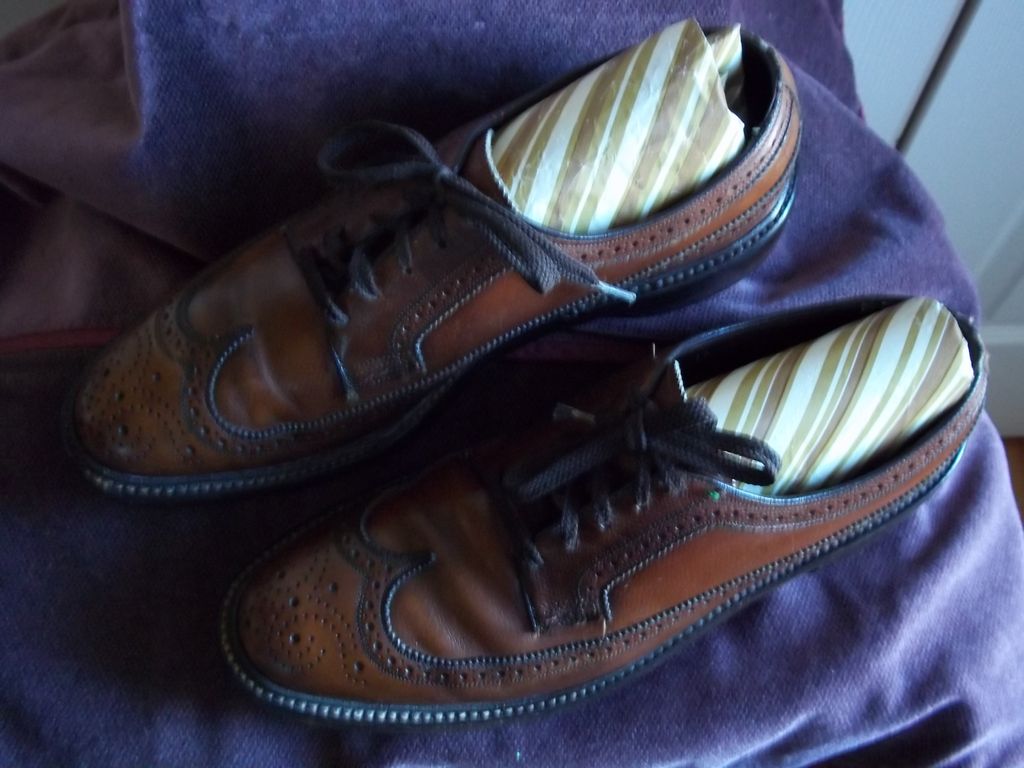 1970's Floresheim Imperial Brown Wing Tip Open Throat Oxfords 1970's Floresheim Imperial Brown Wing Tip Open Throat Oxfords