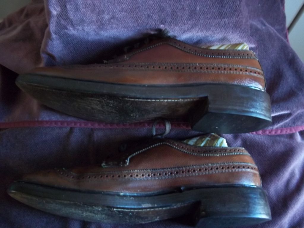 1970's Floresheim Imperial Brown Wing Tip Open Throat Oxfords 1970's Floresheim Imperial Brown Wing Tip Open Throat Oxfords