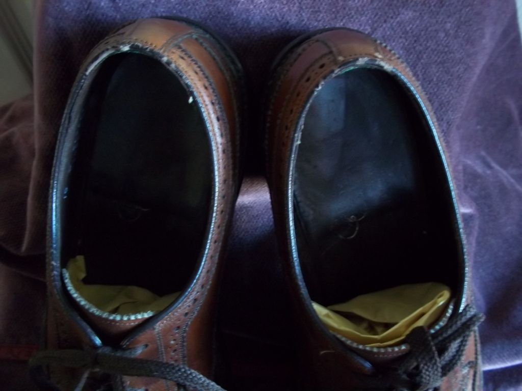 1970's Floresheim Imperial Brown Wing Tip Open Throat Oxfords 1970's Floresheim Imperial Brown Wing Tip Open Throat Oxfords