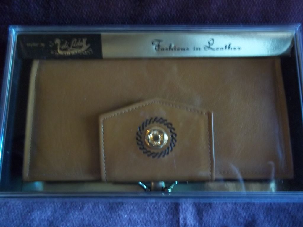 Vintage Di Lido Ladies Leather Wallet, New in Box! Vintage Di Lido Ladies Leather Wallet, New in Box!