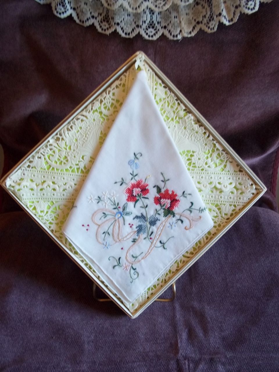 Cross Stitched Floral Pattern Vintage Handkerchief / Hankie Cross Stitched Floral Pattern Vintage Handkerchief / Hankie