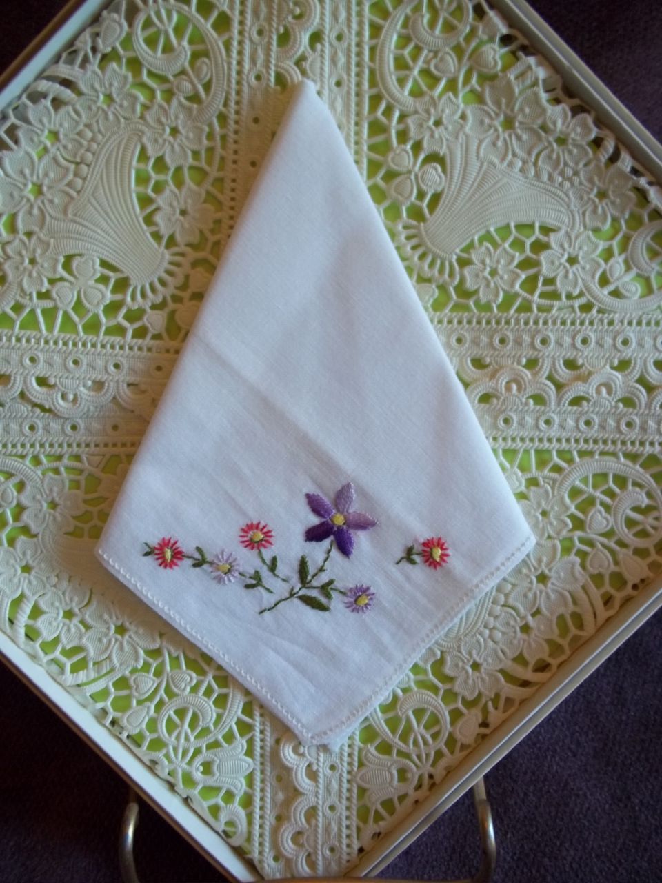 Vintage Floral Embroidered Handkerchief / Hankie Vintage Floral Embroidered Handkerchief / Hankie
