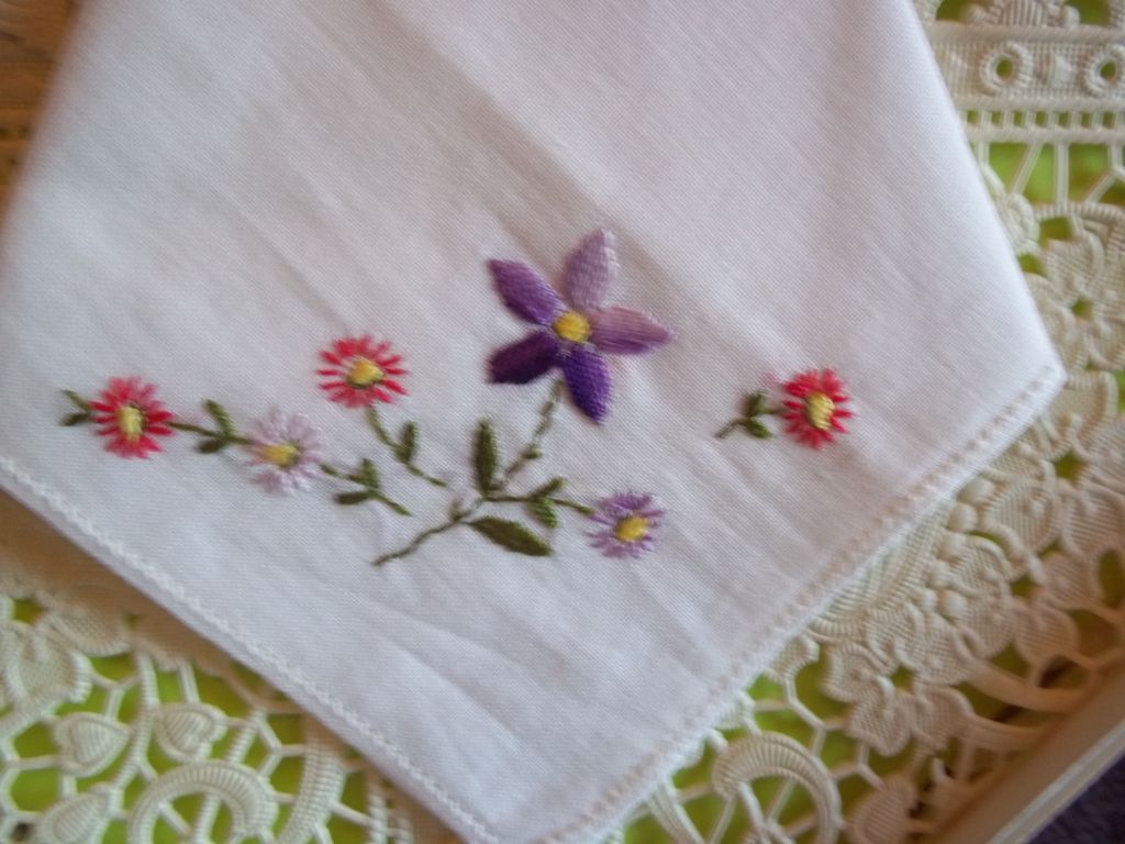 Vintage Floral Embroidered Handkerchief / Hankie Vintage Floral Embroidered Handkerchief / Hankie