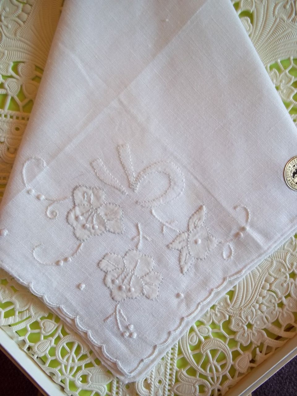Vintage Nasharr White Embroidered Handkerchief / Hankie Vintage Nasharr White Embroidered Handkerchief / Hankie