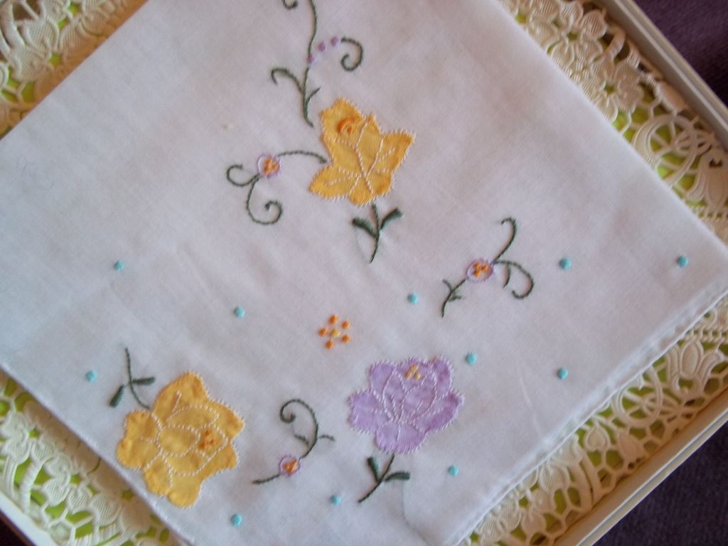 Vintage Floral Pattern Desco Handkerchief / Hankie Vintage Floral Pattern Desco Handkerchief / Hankie