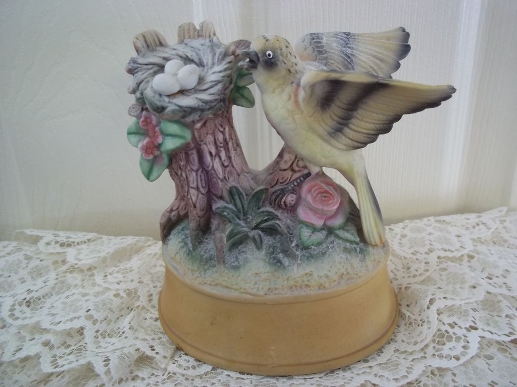 Porcelain Bird Music Box Porcelain Bird Music Box
