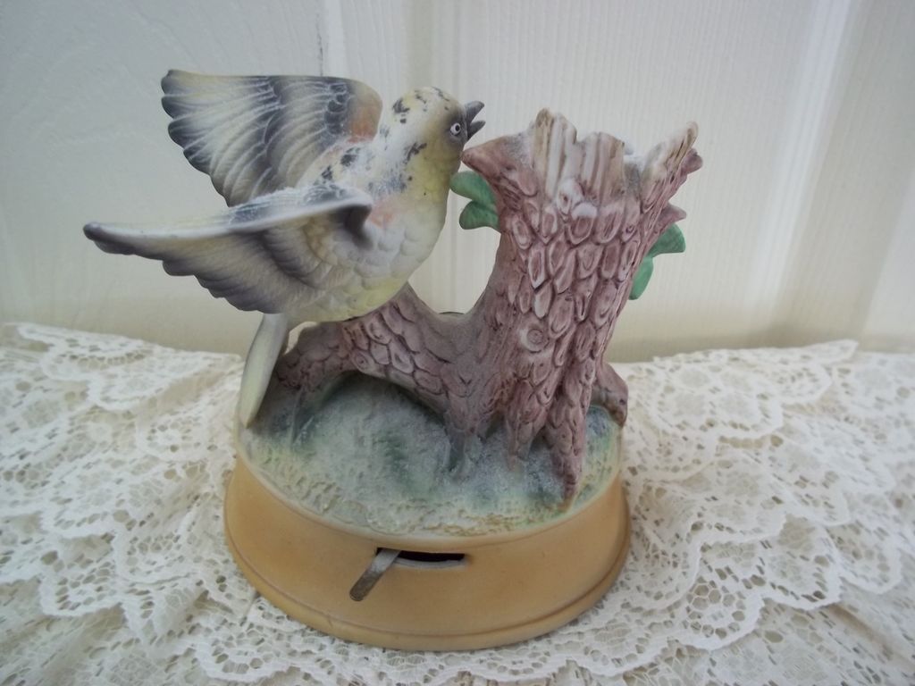 Porcelain Bird Music Box Porcelain Bird Music Box