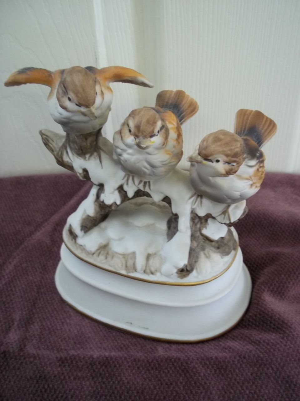 Porcelain Birds on a Snowy Branch ' Winter Wonderland ' Music Box by Towle Porcelain Birds on a Snowy Branch ' Winter Wonderland ' Music Box by Towle
