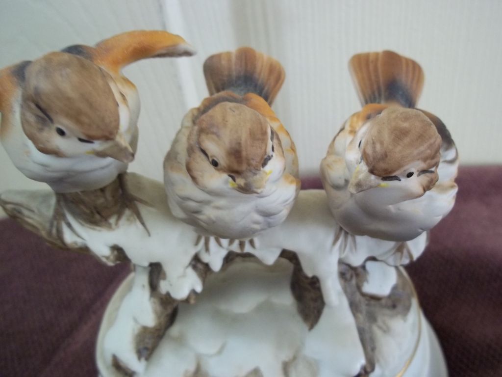 Porcelain Birds on a Snowy Branch ' Winter Wonderland ' Music Box by Towle Porcelain Birds on a Snowy Branch ' Winter Wonderland ' Music Box by Towle