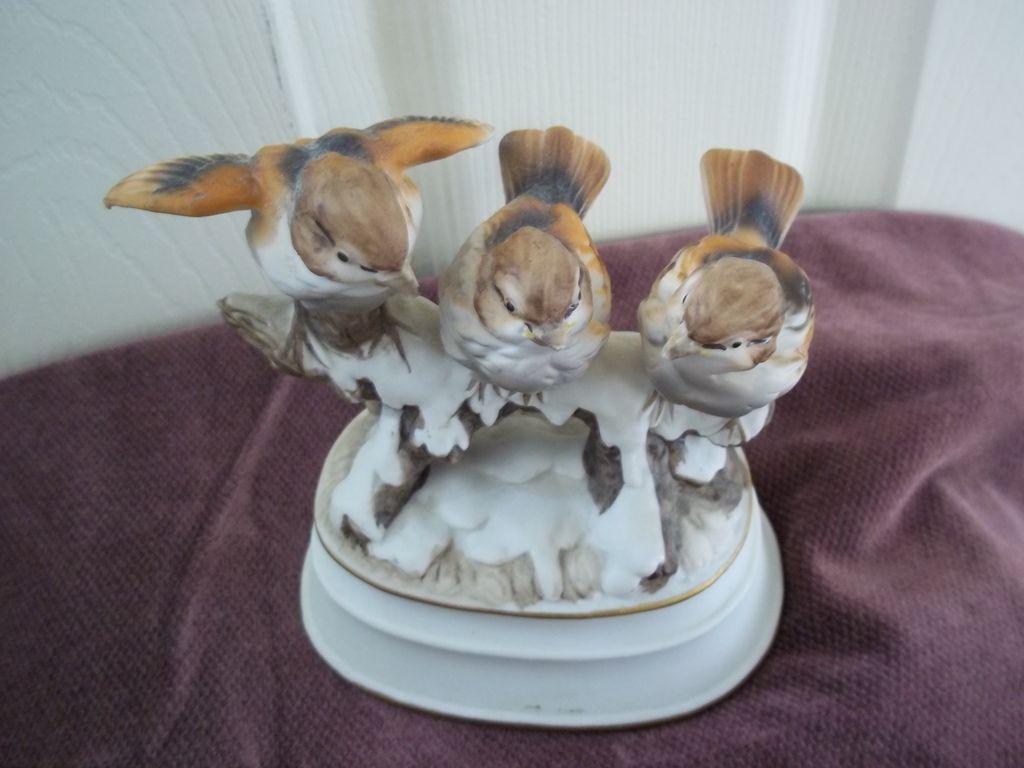 Porcelain Birds on a Snowy Branch ' Winter Wonderland ' Music Box by Towle Porcelain Birds on a Snowy Branch ' Winter Wonderland ' Music Box by Towle