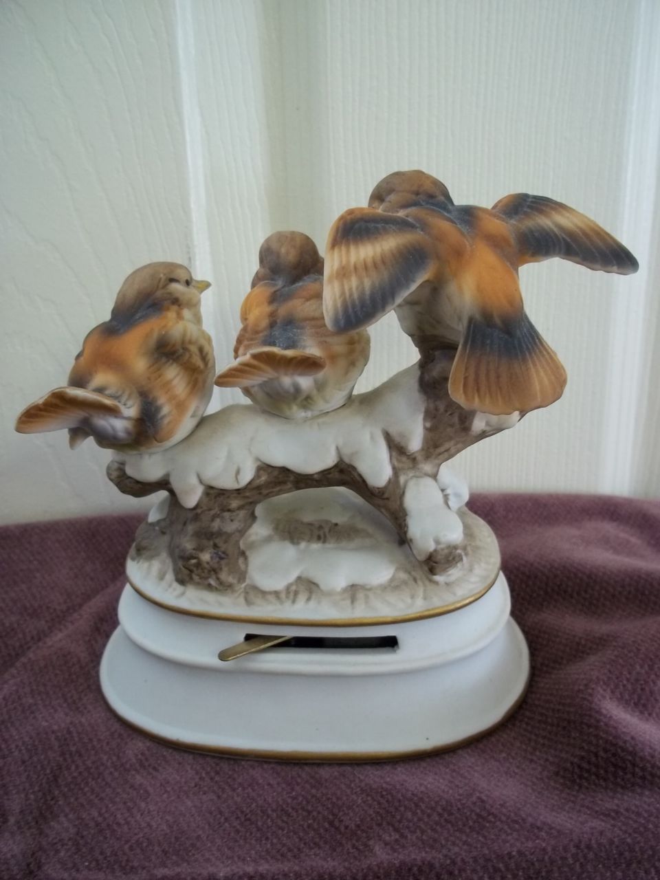 Porcelain Birds on a Snowy Branch ' Winter Wonderland ' Music Box by Towle Porcelain Birds on a Snowy Branch ' Winter Wonderland ' Music Box by Towle