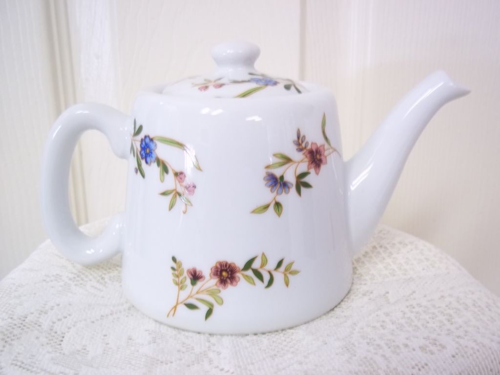Cordon Bleu Frieda Collection Porcelain Pitcher Cordon Bleu Frieda Collection Porcelain Pitcher