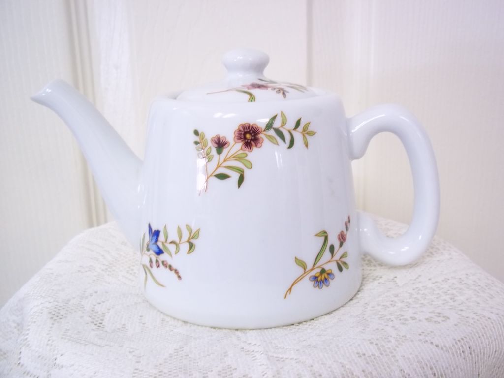 Cordon Bleu Frieda Collection Porcelain Pitcher Cordon Bleu Frieda Collection Porcelain Pitcher