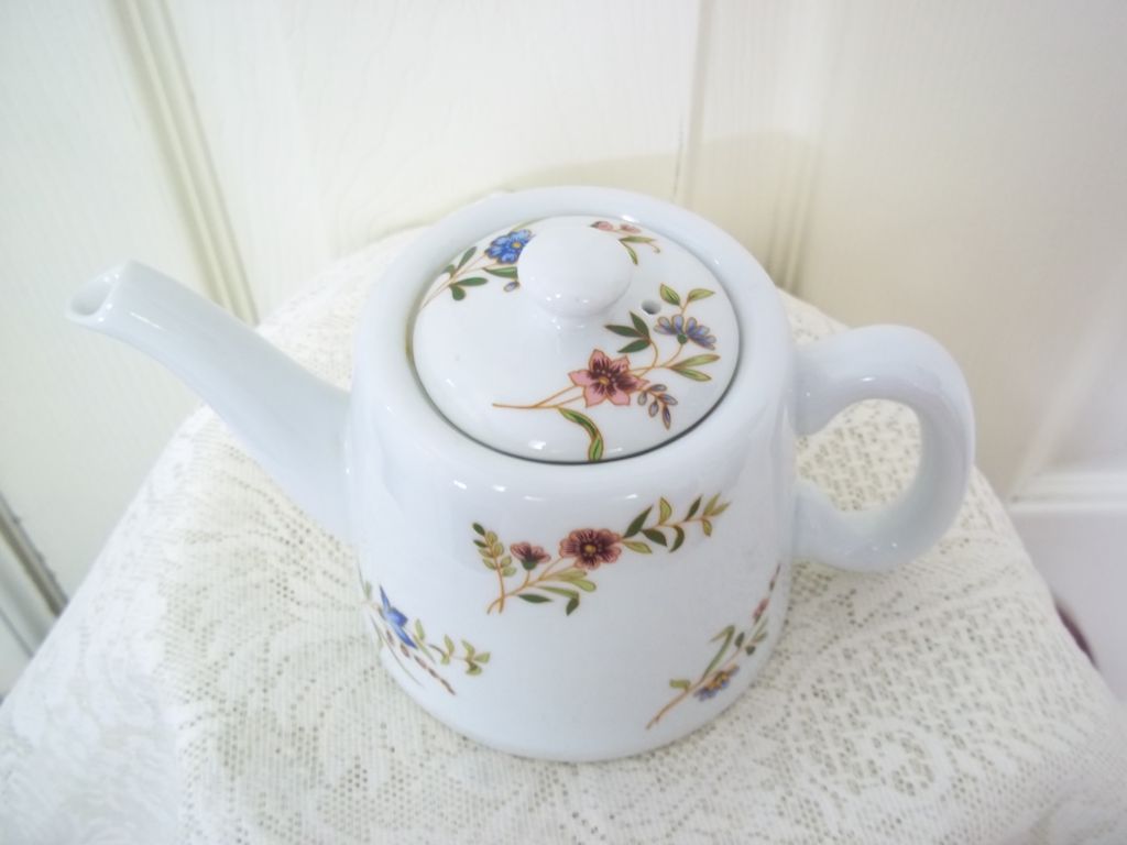 Cordon Bleu Frieda Collection Porcelain Pitcher Cordon Bleu Frieda Collection Porcelain Pitcher
