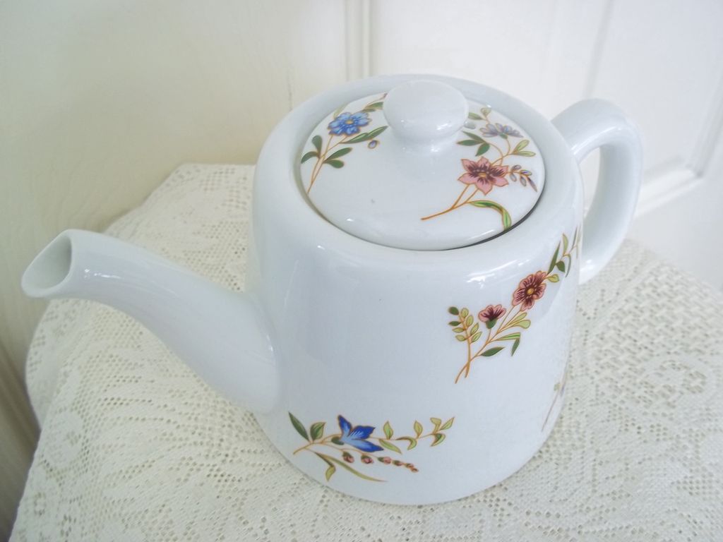 Cordon Bleu Frieda Collection Porcelain Pitcher Cordon Bleu Frieda Collection Porcelain Pitcher