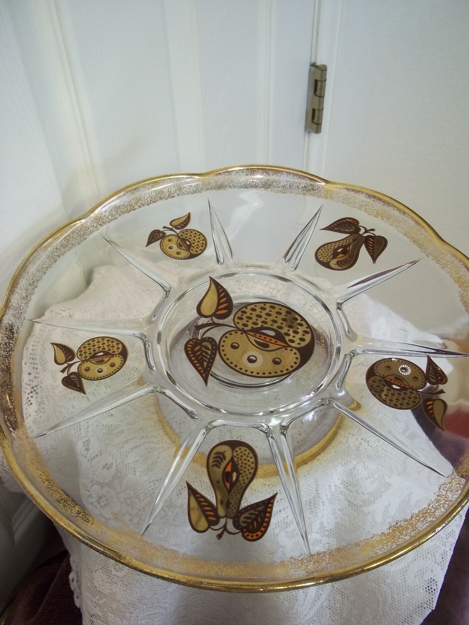 Vintage Glass Cake Dish on Pedestal Vintage Glass Cake Dish on Pedestal