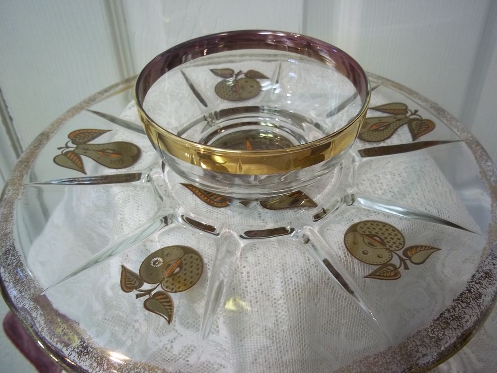 Vintage Glass Cake Dish on Pedestal Vintage Glass Cake Dish on Pedestal