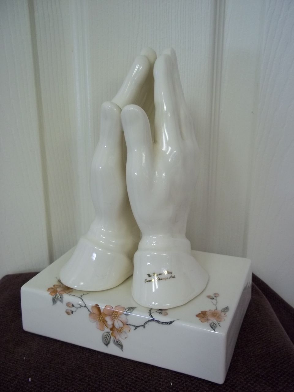 Praying Hands Music Box: Amazing Grace Praying Hands Music Box: Amazing Grace