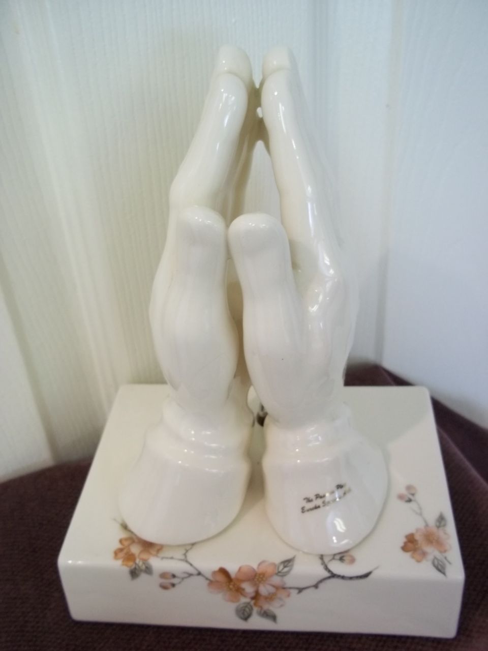 Praying Hands Music Box: Amazing Grace Praying Hands Music Box: Amazing Grace