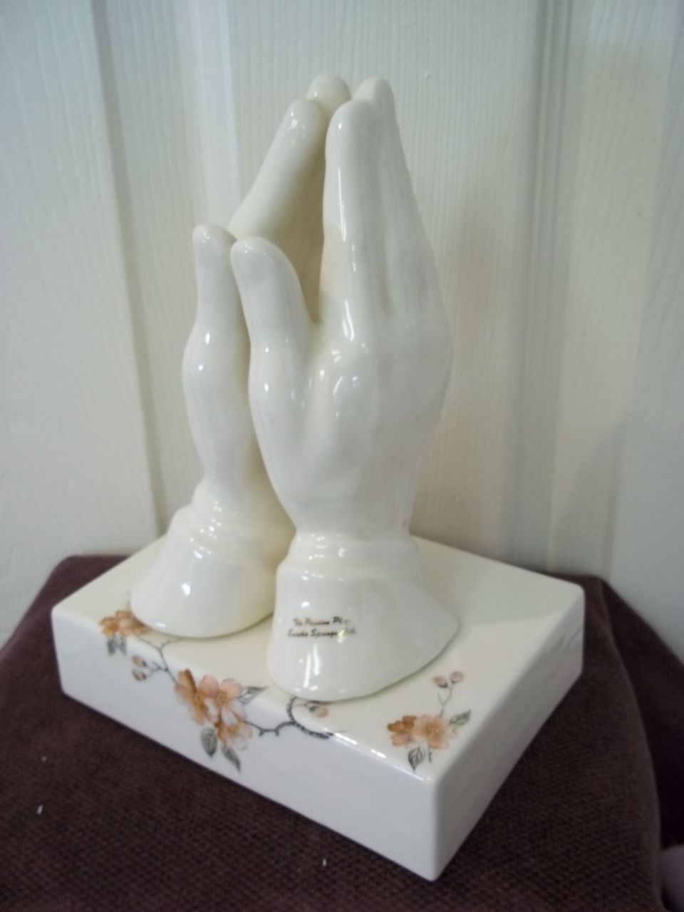 Praying Hands Music Box: Amazing Grace Praying Hands Music Box: Amazing Grace