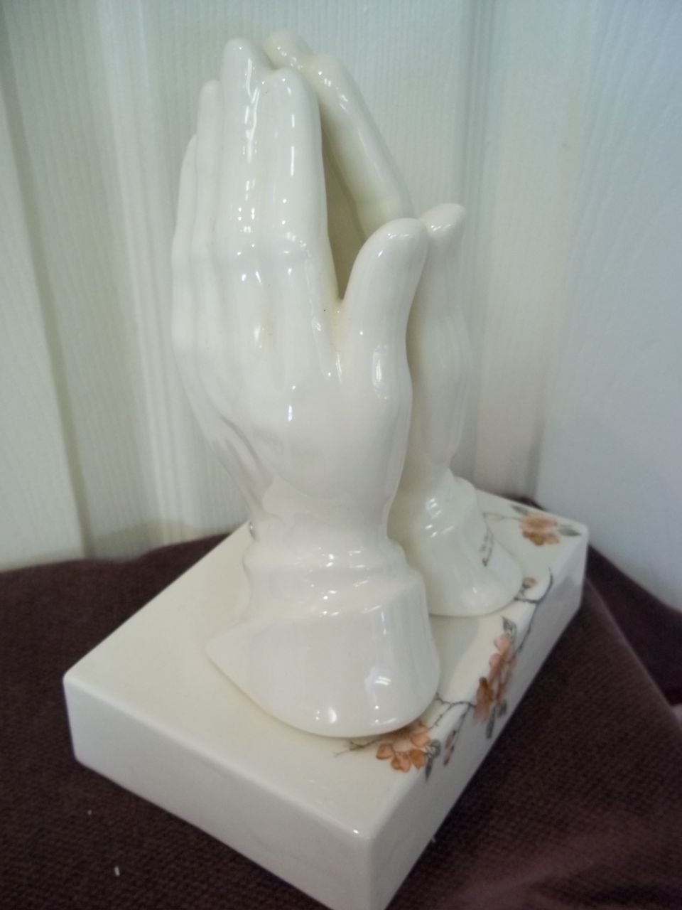 Praying Hands Music Box: Amazing Grace Praying Hands Music Box: Amazing Grace