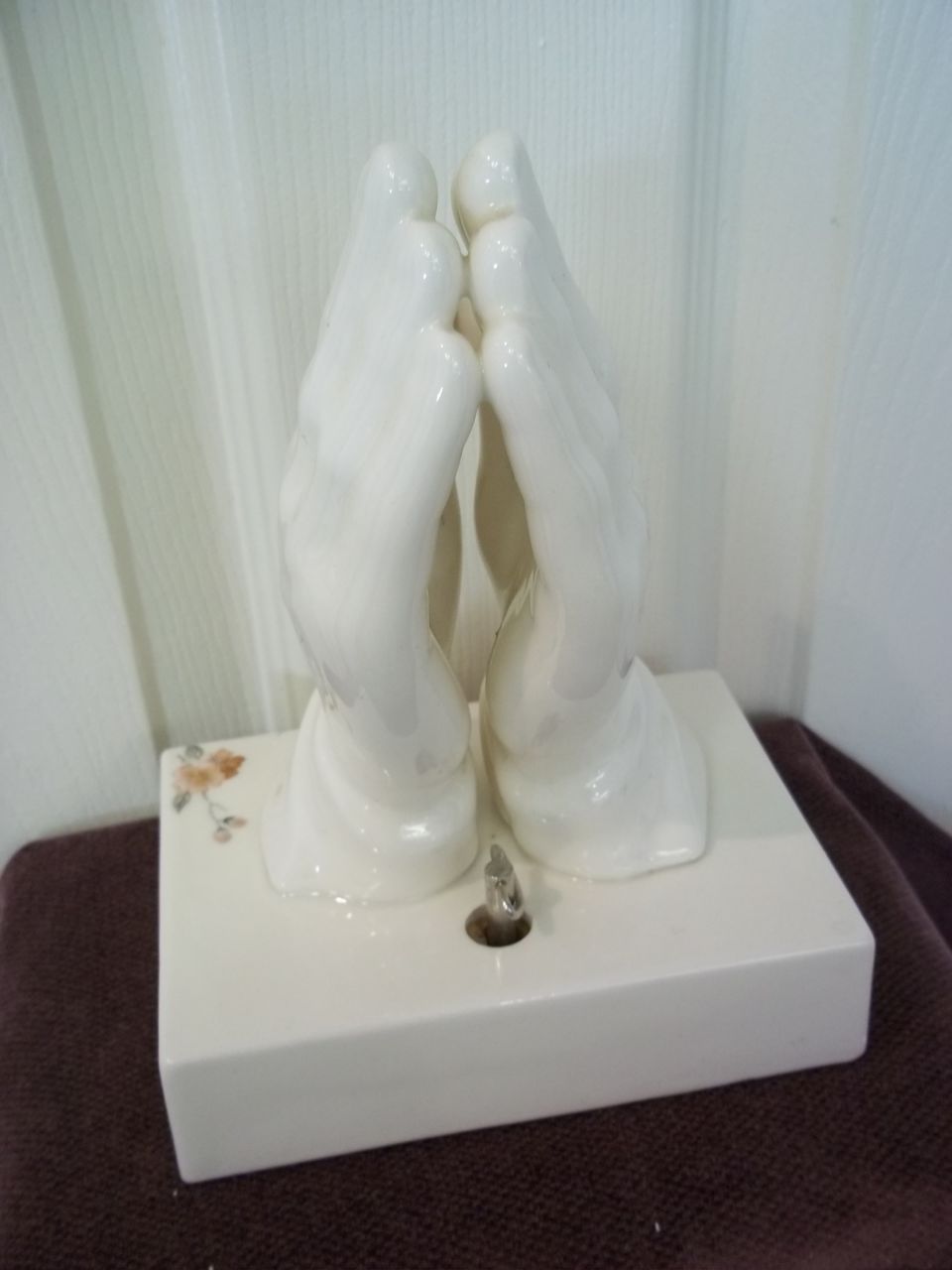 Praying Hands Music Box: Amazing Grace Praying Hands Music Box: Amazing Grace