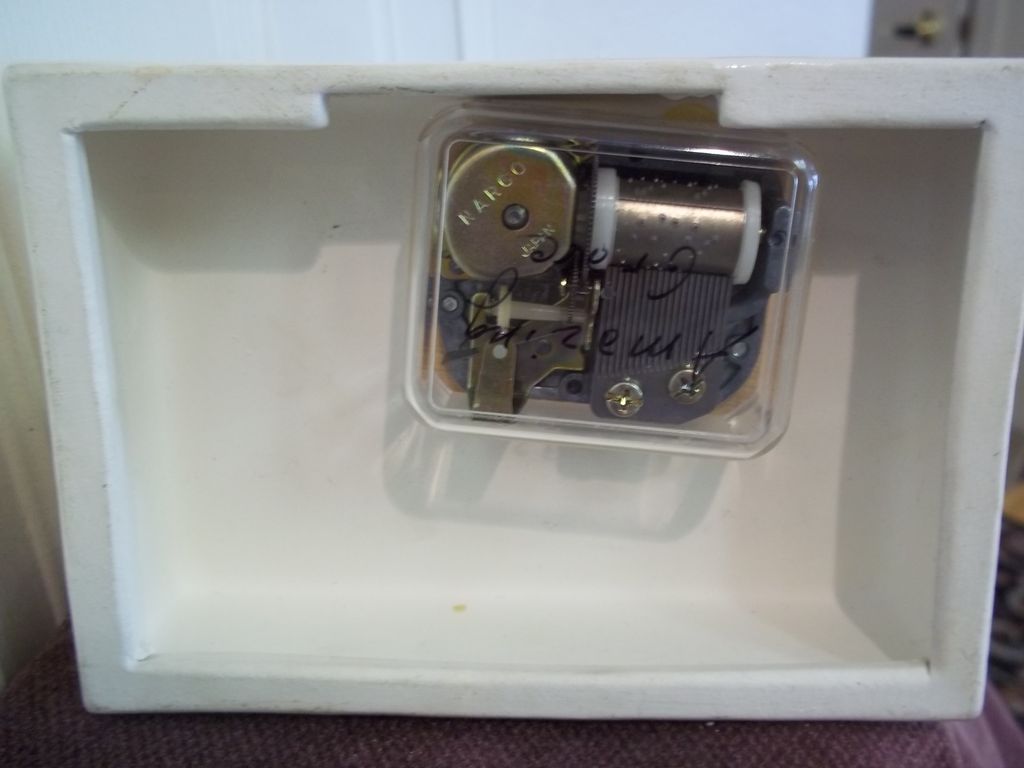 Praying Hands Music Box: Amazing Grace Praying Hands Music Box: Amazing Grace