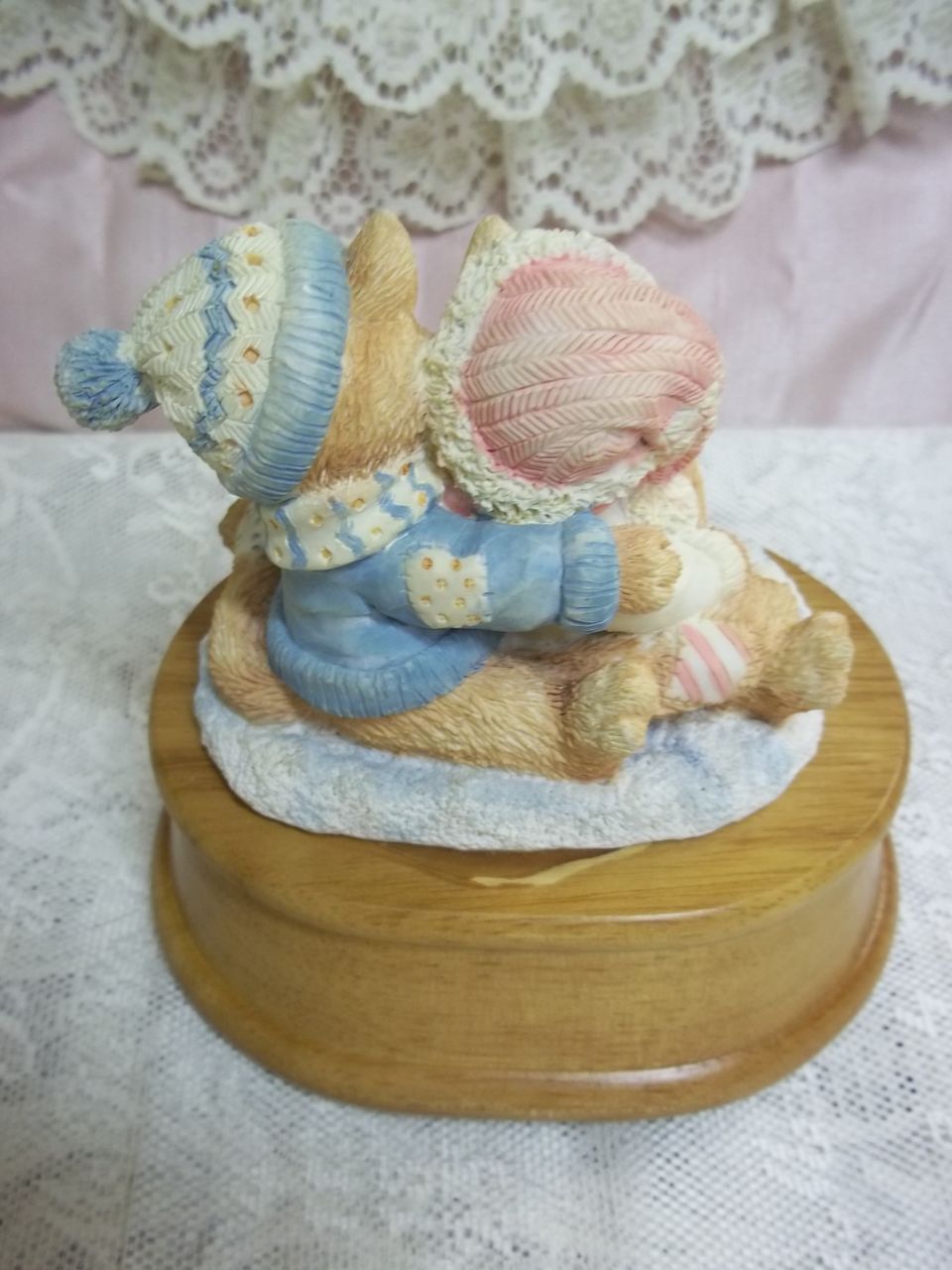 Christmas Kittens Music Box: We Wish You a Merry Christmas Christmas Kittens Music Box: We Wish You a Merry Christmas