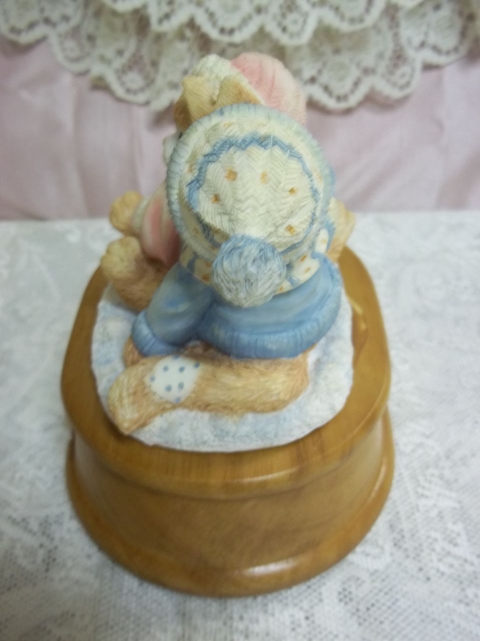 Christmas Kittens Music Box: We Wish You a Merry Christmas Christmas Kittens Music Box: We Wish You a Merry Christmas