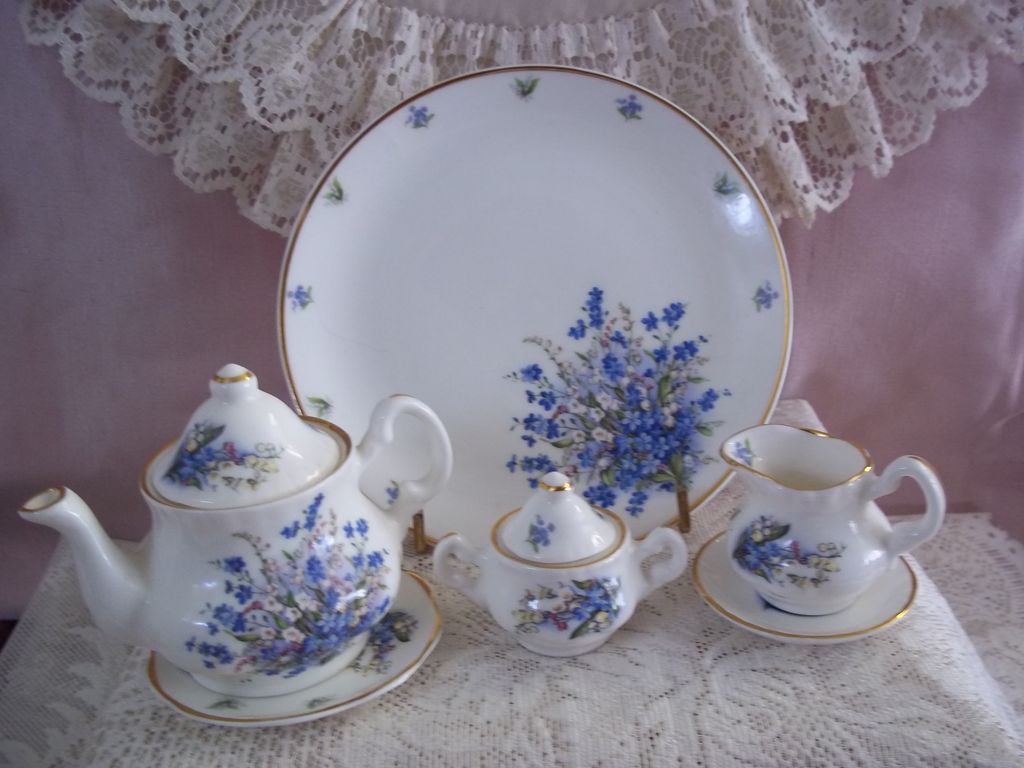 Child's English Fine Bone China Tea Set by Objets d'Art, Yorkshire Child's English Fine Bone China Tea Set by Objets d'Art, Yorkshire