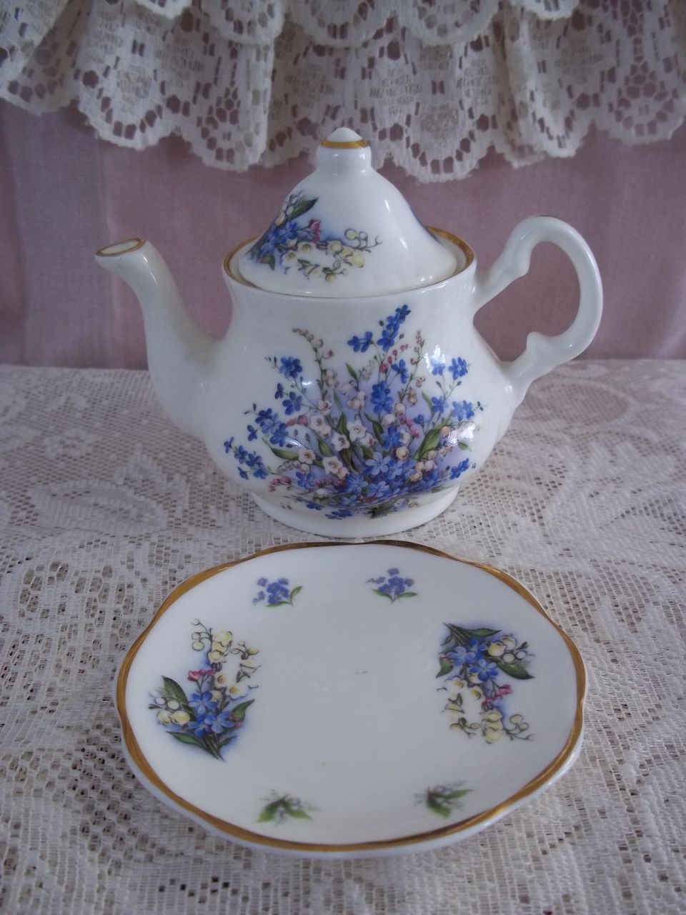 Child's English Fine Bone China Tea Set by Objets d'Art, Yorkshire Child's English Fine Bone China Tea Set by Objets d'Art, Yorkshire
