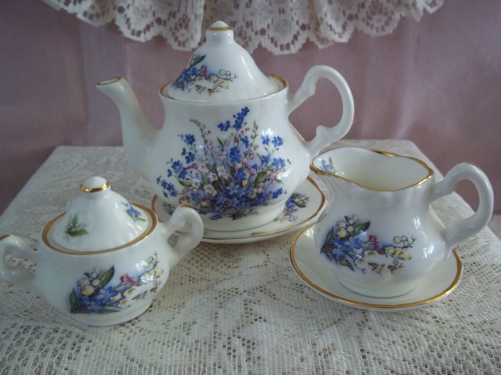 Child's English Fine Bone China Tea Set by Objets d'Art, Yorkshire Child's English Fine Bone China Tea Set by Objets d'Art, Yorkshire