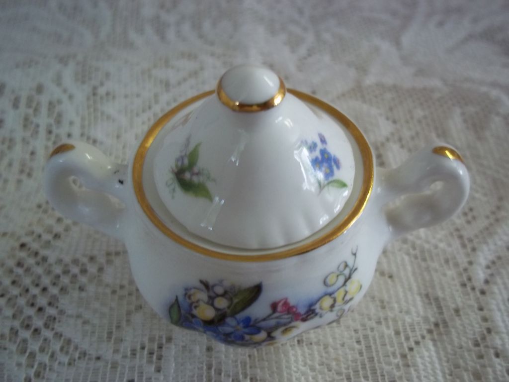 Child's English Fine Bone China Tea Set by Objets d'Art, Yorkshire Child's English Fine Bone China Tea Set by Objets d'Art, Yorkshire