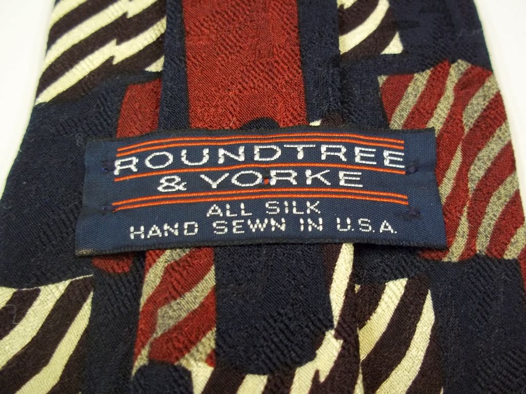 Roundtree & Yorke All Silk Hand Sewn Vintage Neck Tie Roundtree & Yorke All Silk Hand Sewn Vintage Neck Tie