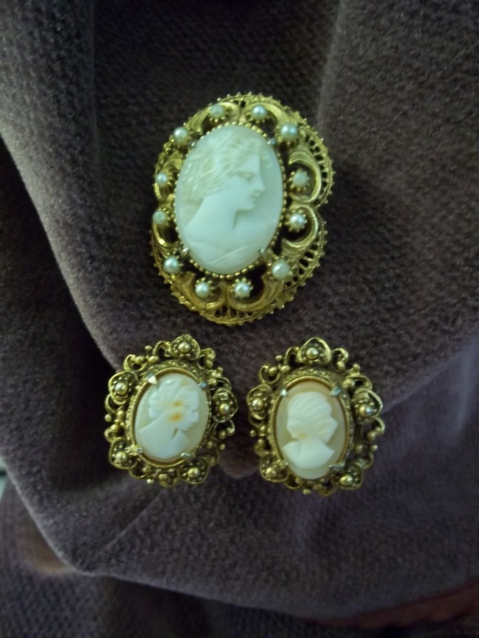 Vintage Cameo and Faux Pearl Brooch and Earrings Set Vintage Cameo and Faux Pearl Brooch and Earrings Set