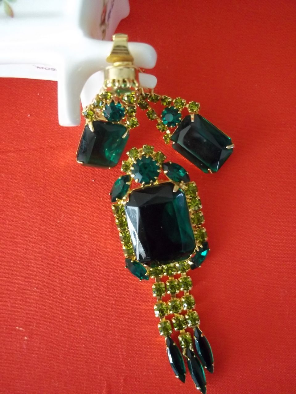 Emerald Green Crystal Brooch and Earrings Set Emerald Green Crystal Brooch and Earrings Set