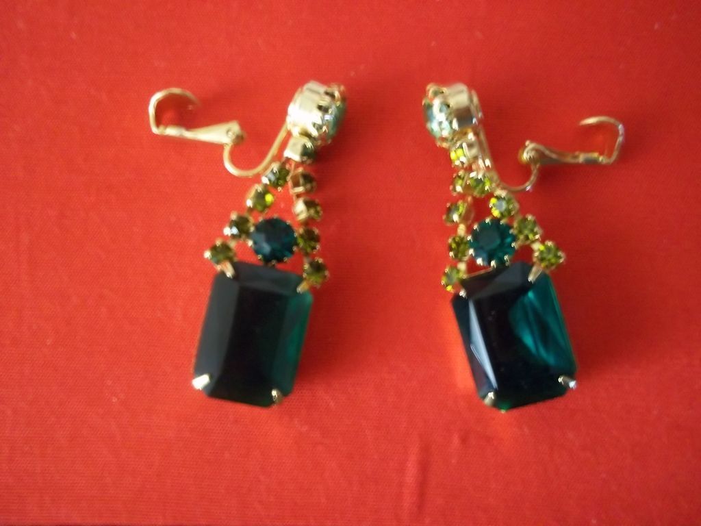 Emerald Green Crystal Brooch and Earrings Set Emerald Green Crystal Brooch and Earrings Set