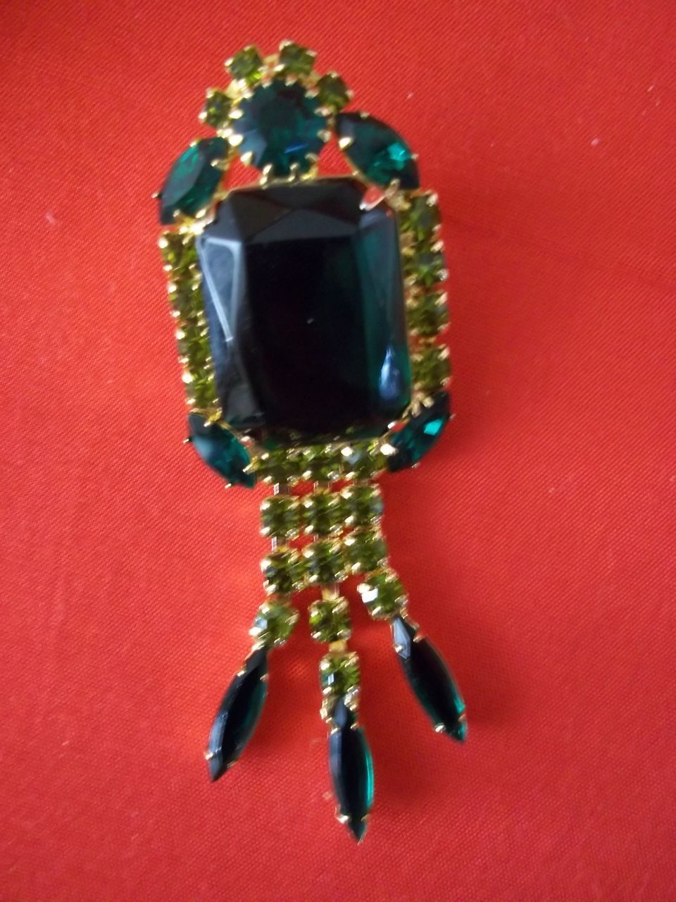Emerald Green Crystal Brooch and Earrings Set Emerald Green Crystal Brooch and Earrings Set